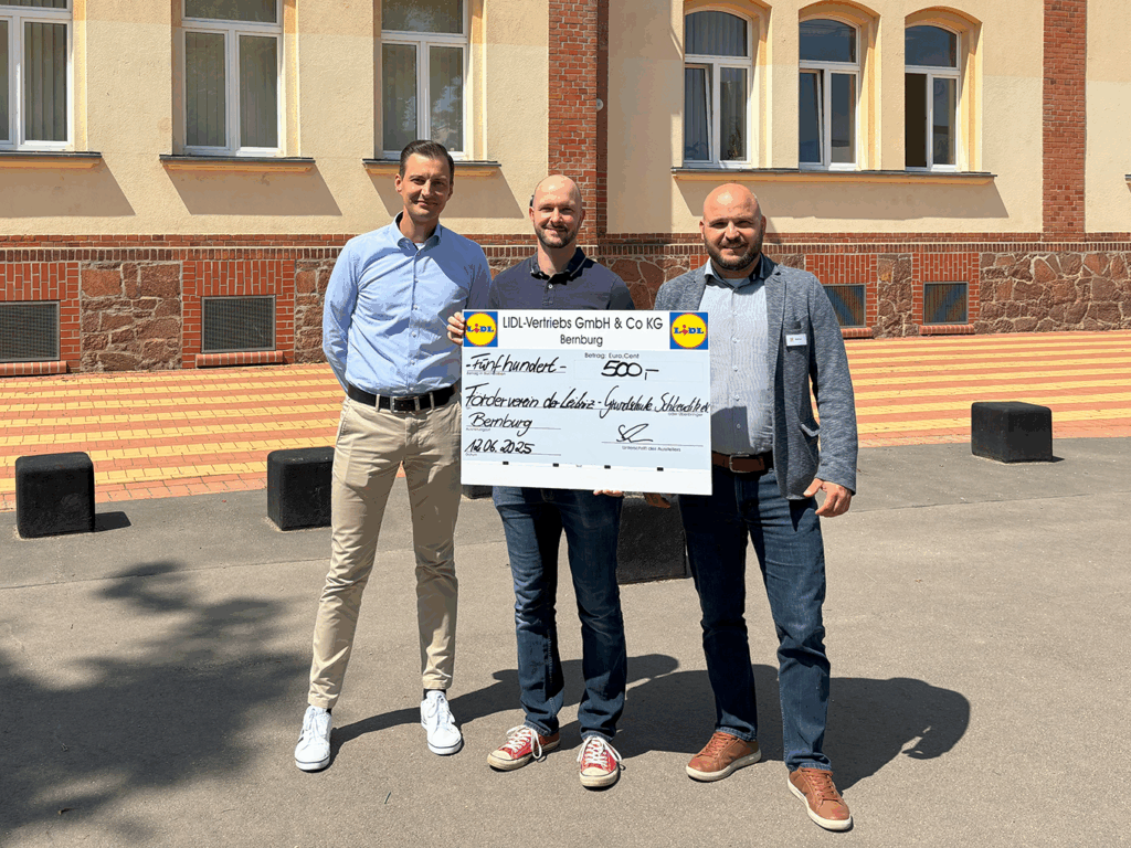 Spendenübergabe an den Förderverein durch Lidl